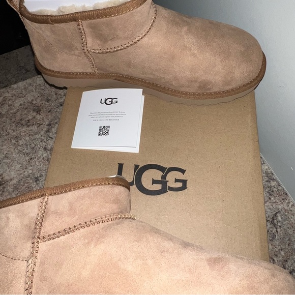 Uggs Women’s Classic Ultra Mini Ankle Boot, Chestnut 9w US- BRAND NEW - Picture 5 of 6